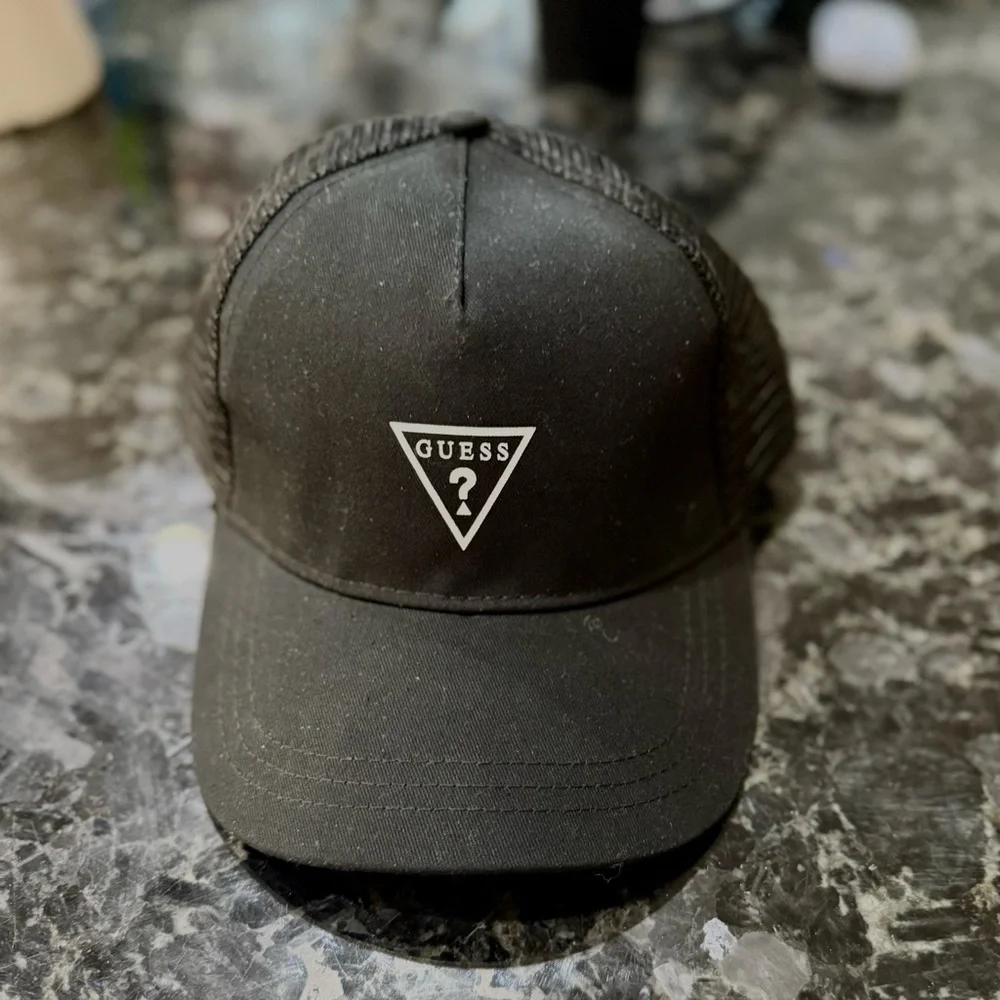 Guess trucker baseball cap. NWT Black with white lettering on front - Picture 8 of 15